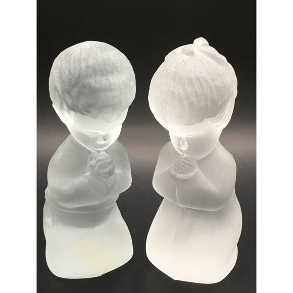 Vintage Fenton Frosted Satin Glass Praying Children Figurines 4'' Pair - Picture 10 of 16